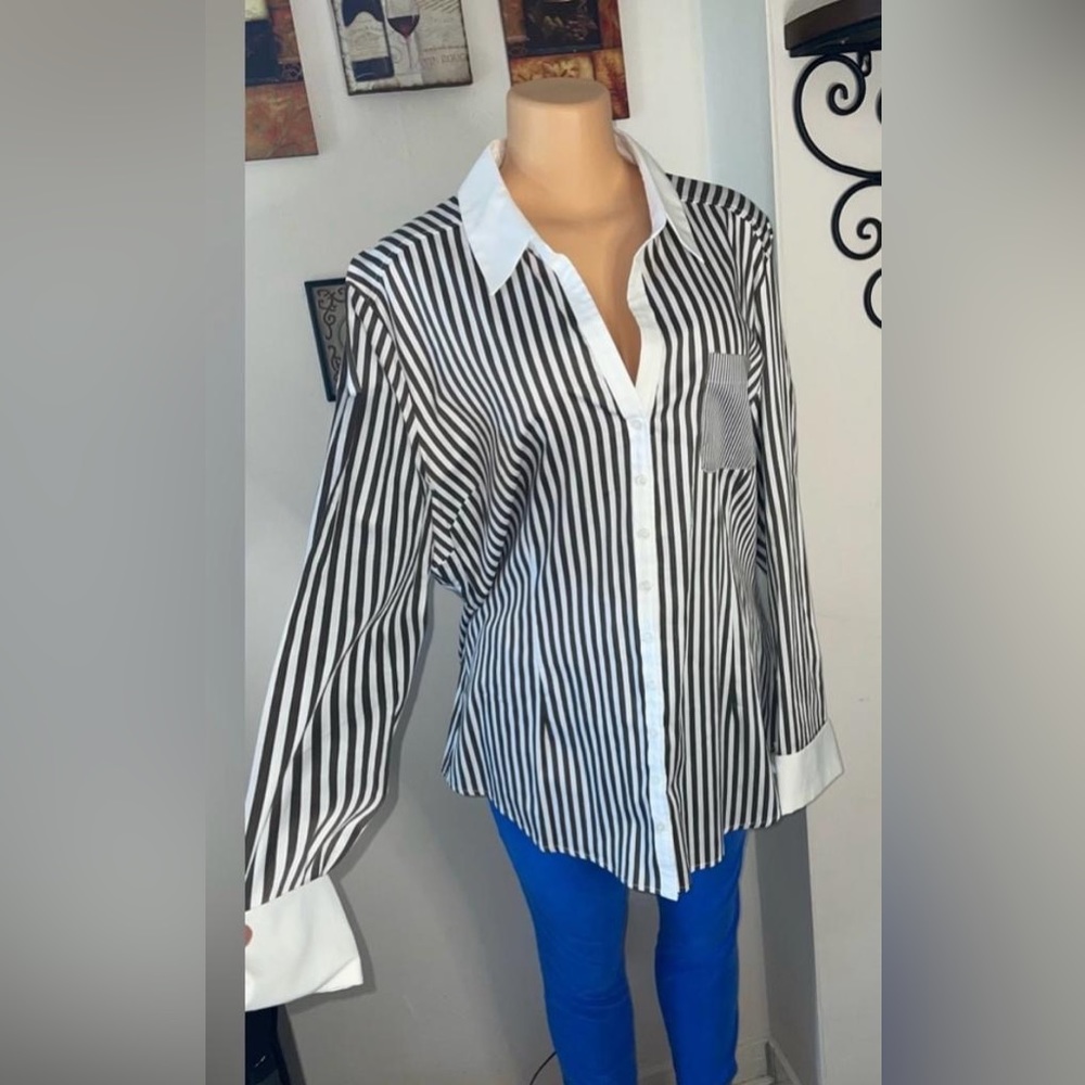 NWT NY & C LONG SLEEVE FRONT CLOSURE BUTTON CLOSING SIZE XXXL RUN LIKE XXL